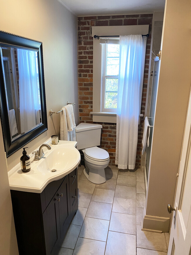 Upstairs bathroom - 609 S Lazelle St