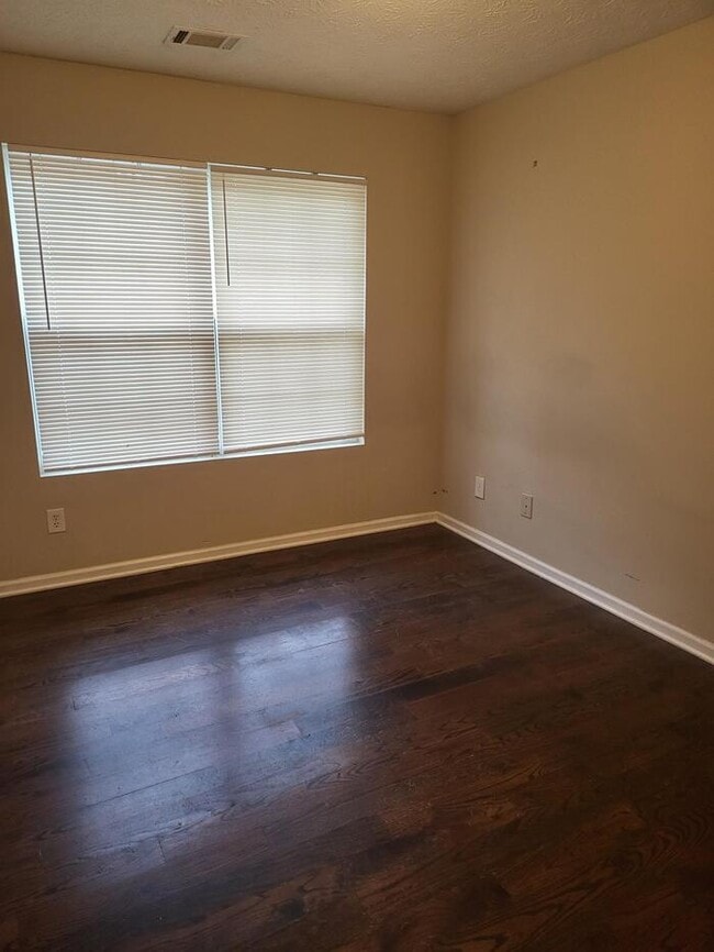 Building Photo - 4 bedroom Townhouse in Monroe