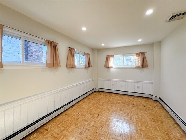 Building Photo - 92 Woodcliff Rd