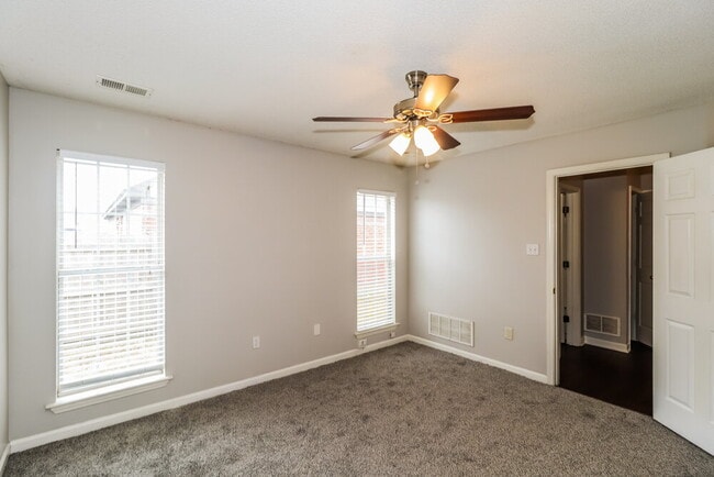Building Photo - 9111 Kaitlyn Dr S
