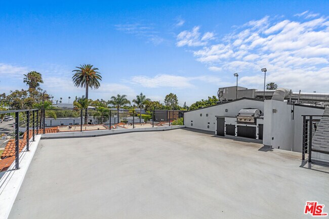 Building Photo - 656 California Ave