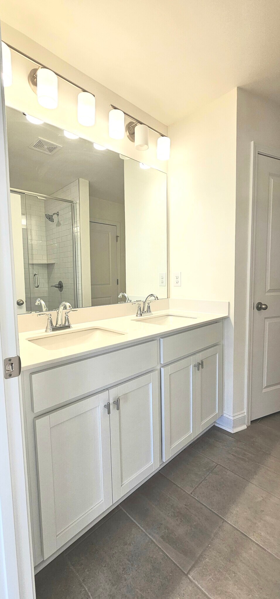 Building Photo - 1534 Cedar Tree Dr