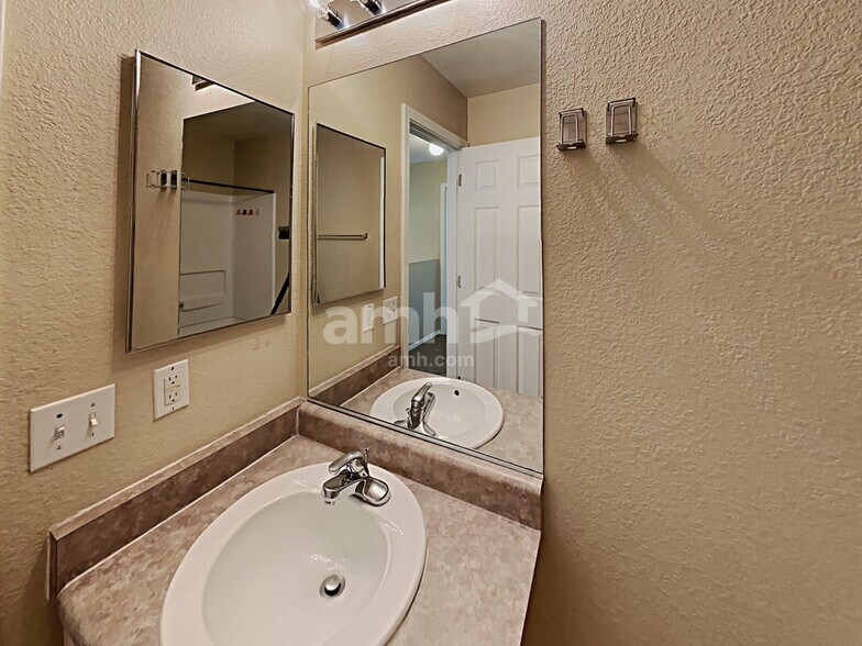 Building Photo - 360 E Atlas Cedar Pl