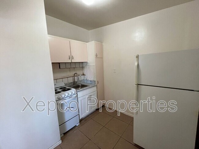 Building Photo - 13336 Ave Hermosa