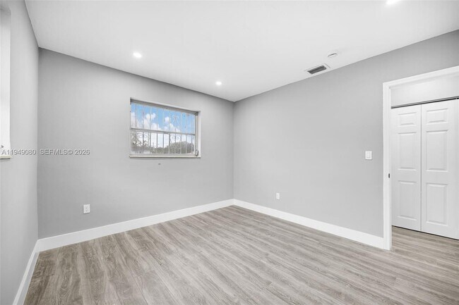 Building Photo - 645 NE 149th St