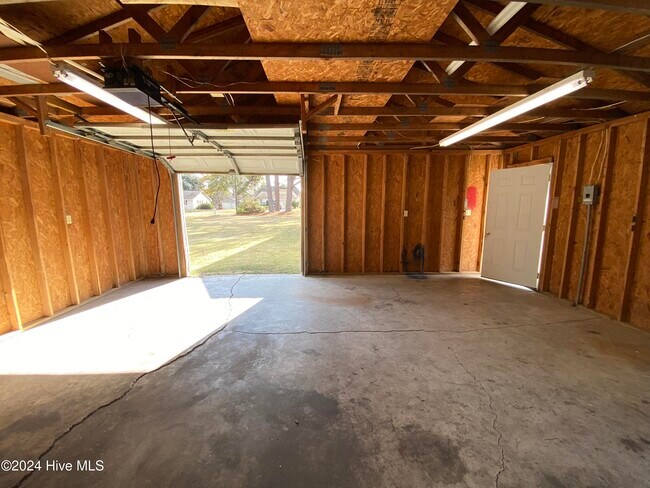 Building Photo - 412 Haw Branch Rd
