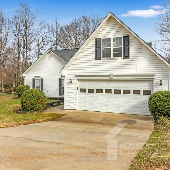 Building Photo - 110 Stonington Way