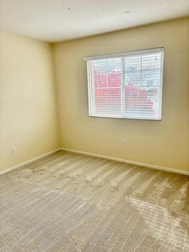 Building Photo - Great Neighborhood- Large 5 bed 3 bath home in San Marcos area in Pittsburg!