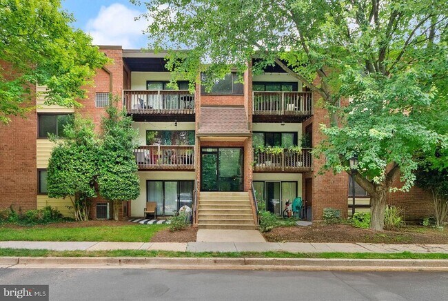 Primary Photo - 10720 West Dr