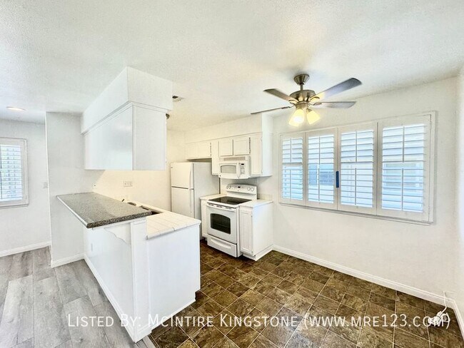 Building Photo - CALL FOR MOVE-IN SPECIALS! Spacious 2BD/1B...