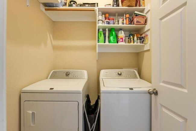 Building Photo - 1261 Rainbow Parke Dr