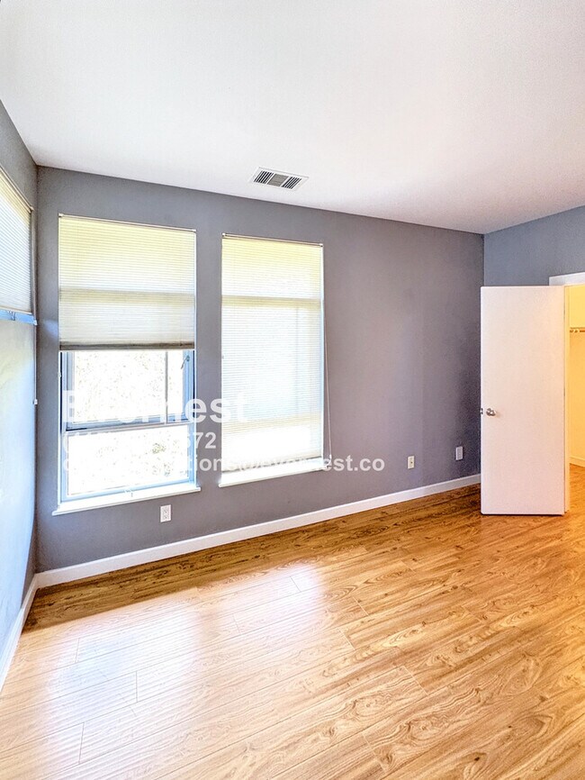Building Photo - Beautiful 2 bed 2 bath in Oakland!