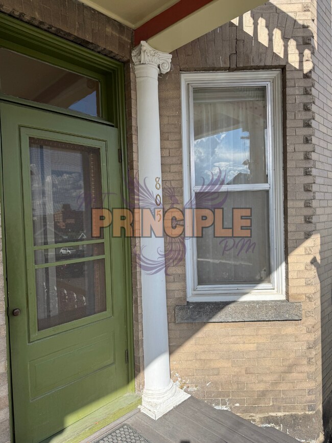 Building Photo - 805-807 W Galena St