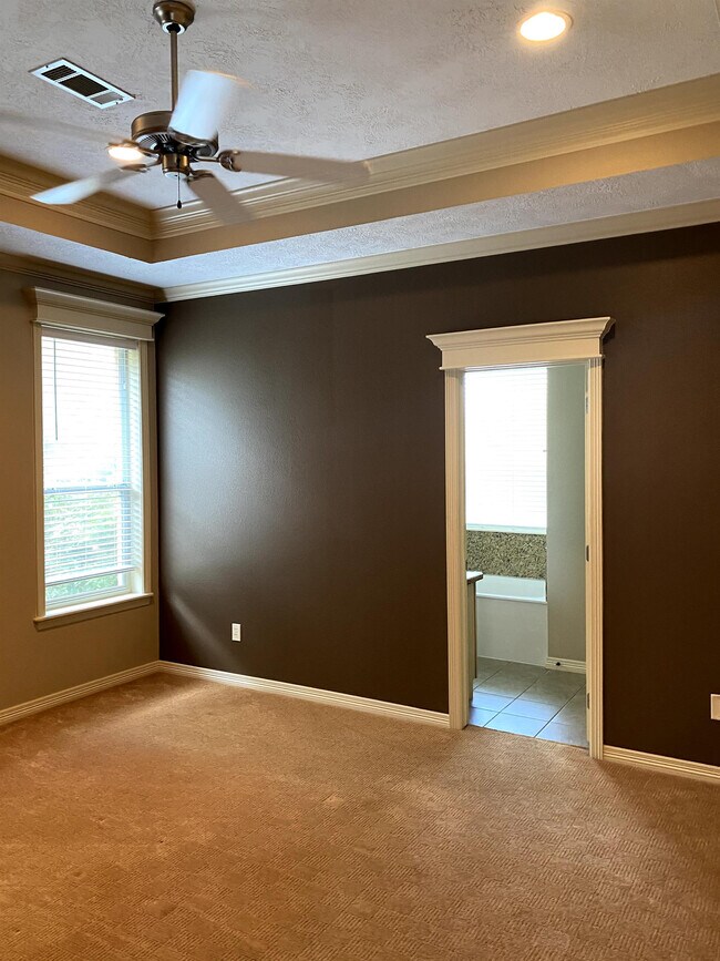 Building Photo - 8422 Alison Ave