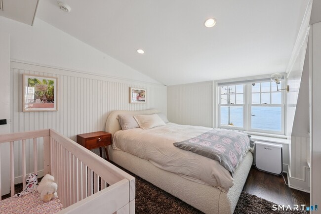 Building Photo - 19 Middle Beach Rd