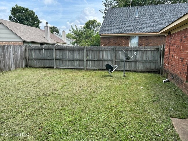 Building Photo - 3434 Laurelwood Dr