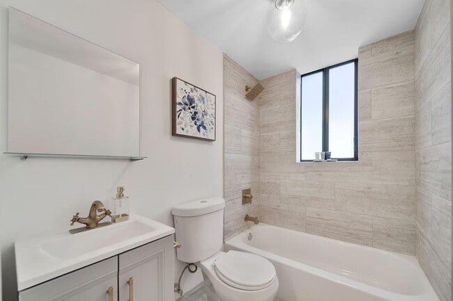 Building Photo - 1434 SW 22nd Ave