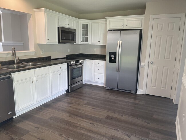 Building Photo - 2055B Cambria Dr