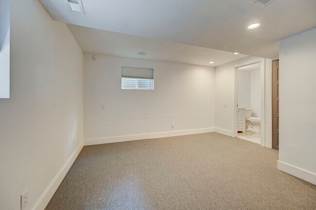 Building Photo - 1671 Summernight Terrace
