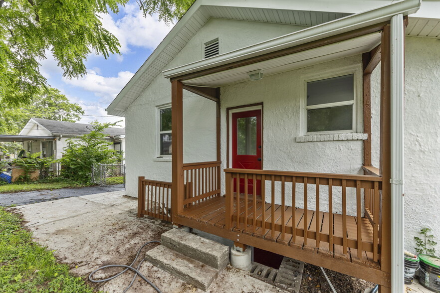 Cosy back deck - 9408 Echo Ln
