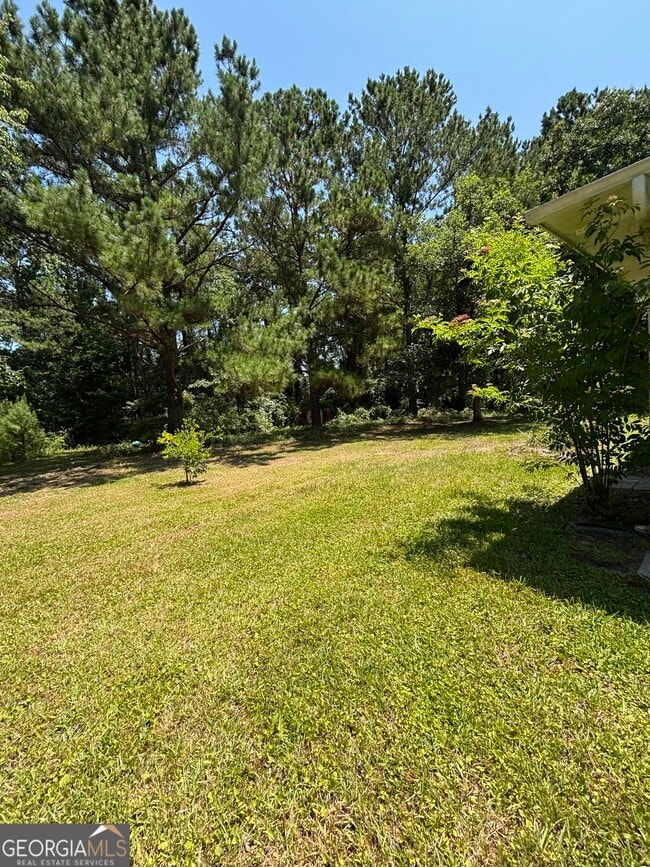 Building Photo - 303 Foxwood Dr