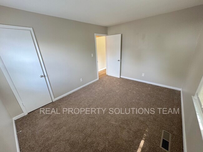 Building Photo - 928 Blenheim Rd
