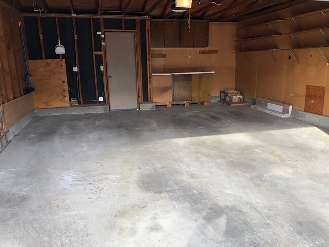 Building Photo - 818 Juno Ln