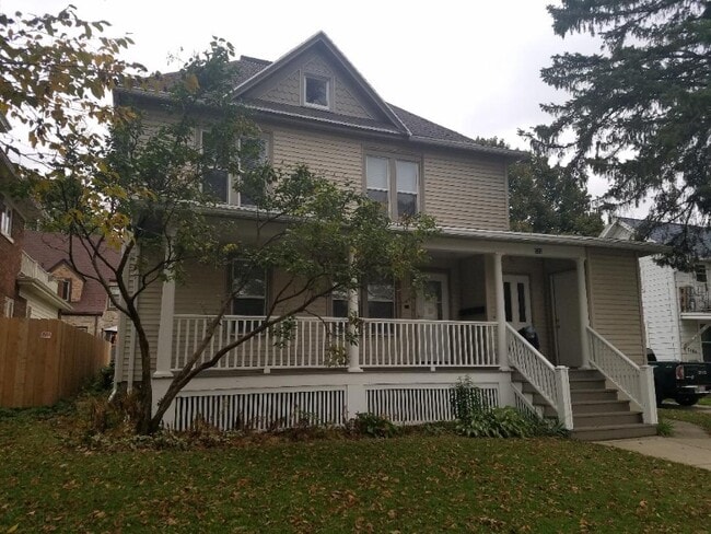 Primary Photo - 522 W Maple Ave