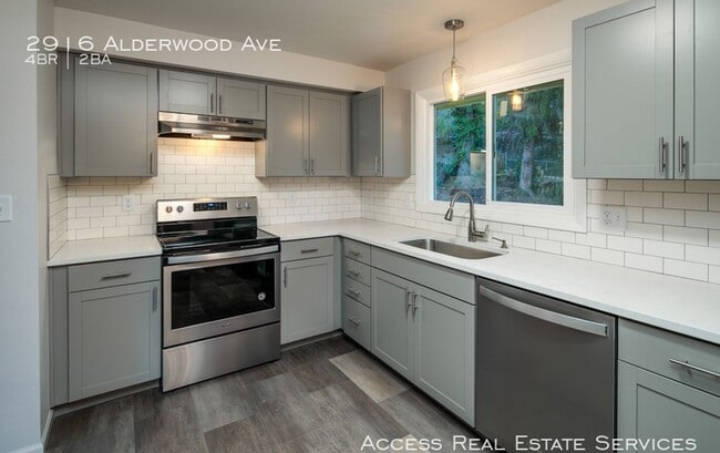 Building Photo - 2916 Alderwood Ave