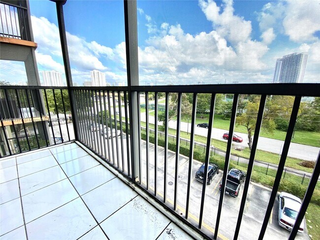 Building Photo - 16950 W Dixie Hwy