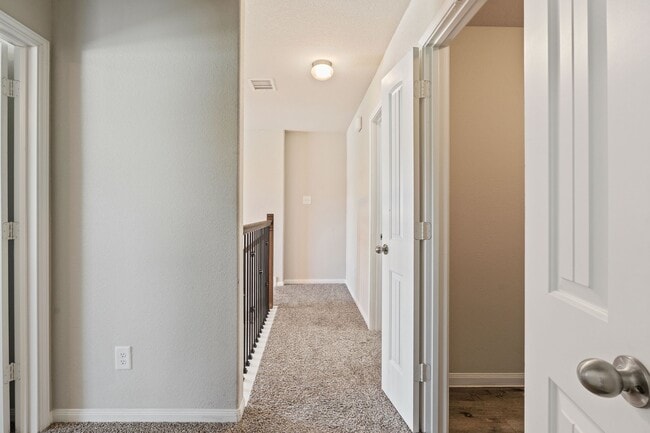 Building Photo - 2221 Raider Dr