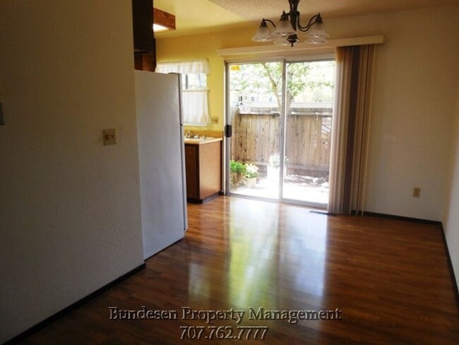 Building Photo - 1305 Gold Way