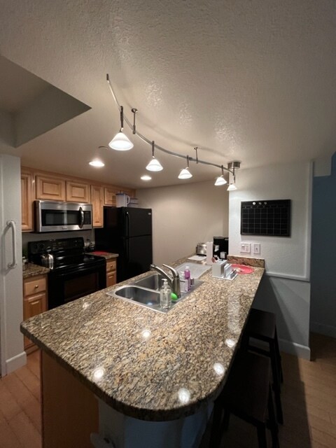 Building Photo - 450 N Arlington Ave