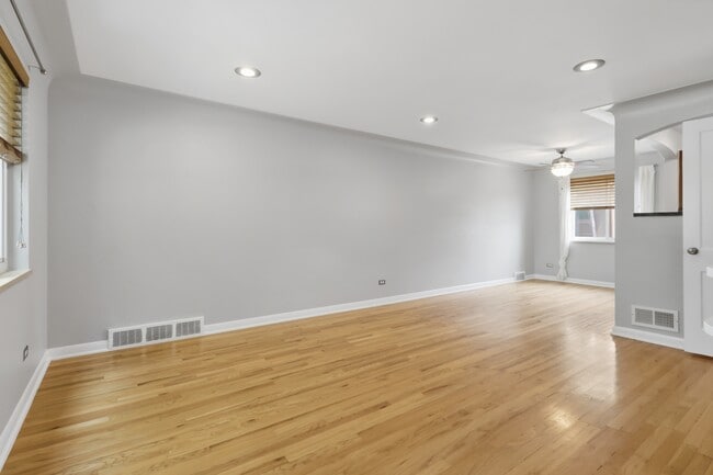 Building Photo - 1316 Ivanhoe St