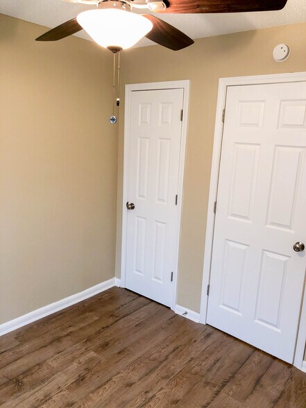 Building Photo - 9405 Lew Cir