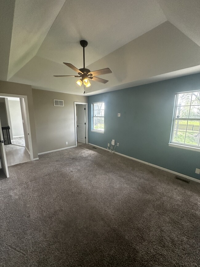 Building Photo - 9911 Parkview Ave