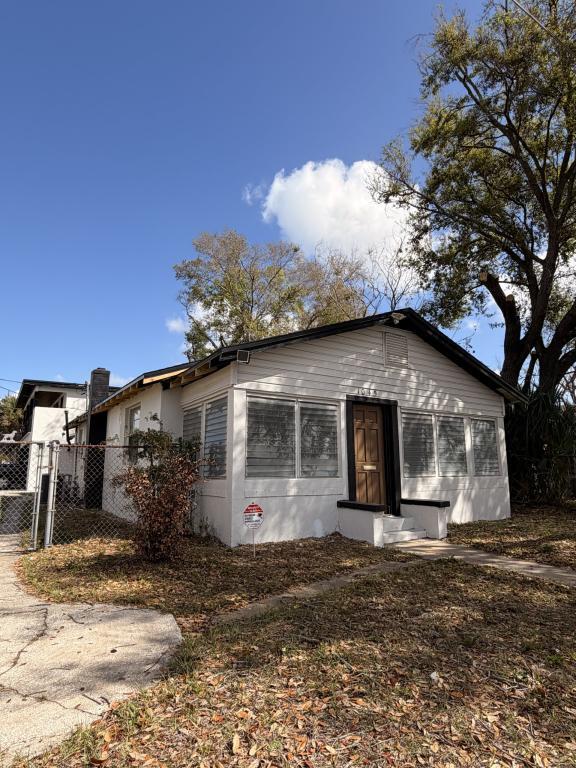 Building Photo - 1045 W Gore St