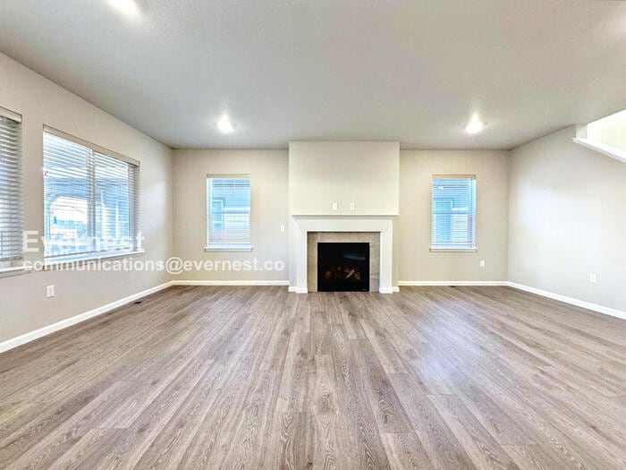 Building Photo - 10855 Hayloft St