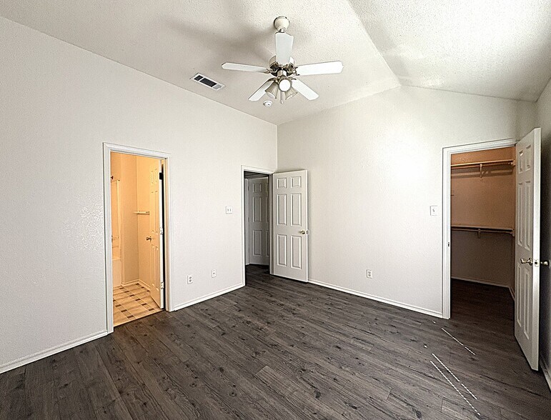 Building Photo - 4300 Alleeta Dr