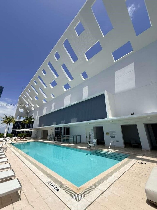 Building Photo - 1300 Brickell Bay Dr
