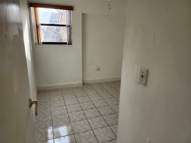 Building Photo - 2944 E Missionwood Ln