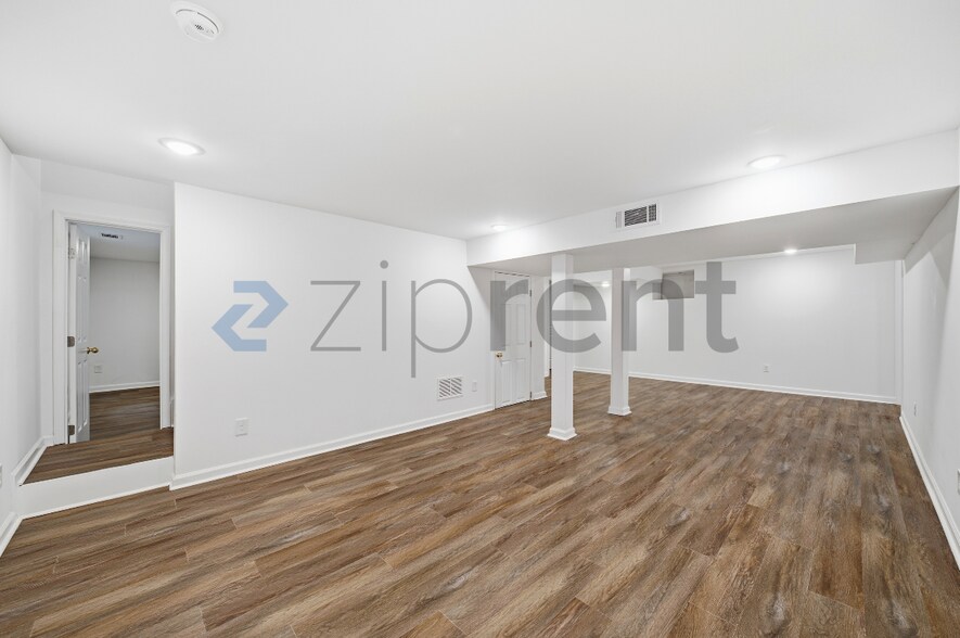 Building Photo - 175 Holly Rd NW