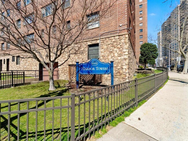 Building Photo - 6515 JFK Blvd E