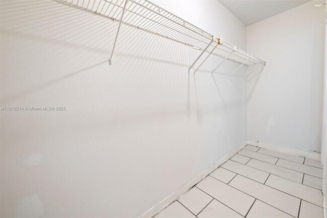 Building Photo - 20310 NE 2nd Ave