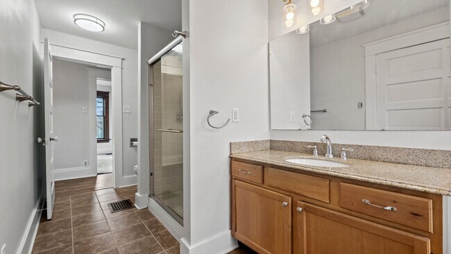 Building Photo - Single-family historic home in West Centra...