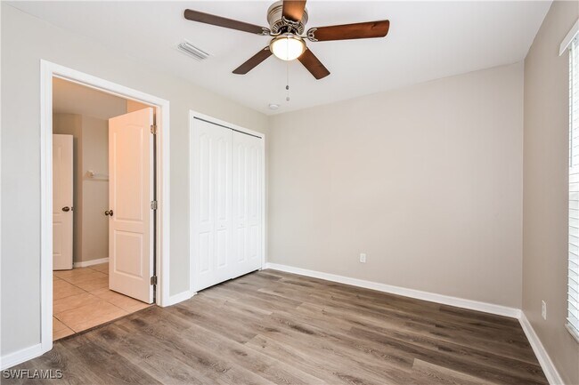 Building Photo - 2405 NW Juanita Pl