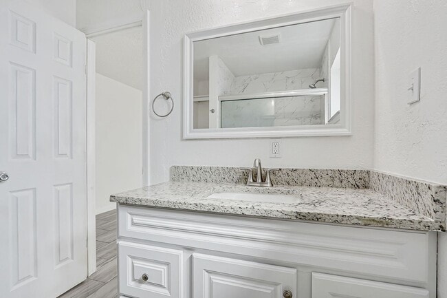 Building Photo - beautiful swimming pool and backyard oasis! fully remodeled home new appliances !