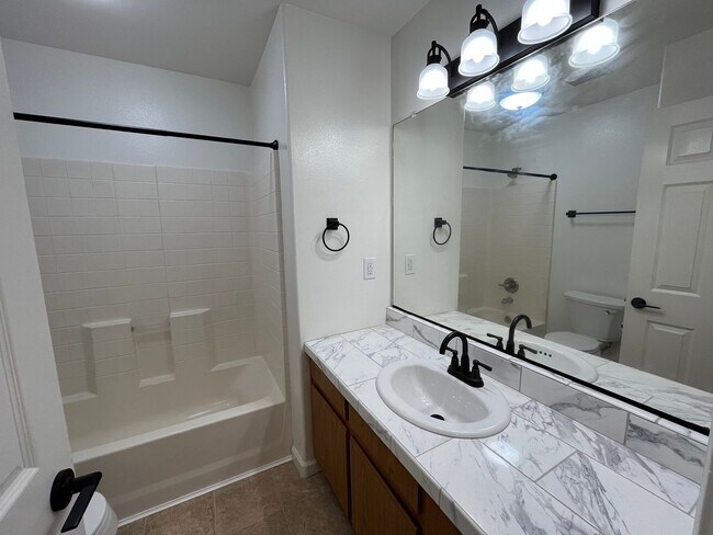 Building Photo - ? Move-In Special! ? $1,000 Off First Mont...