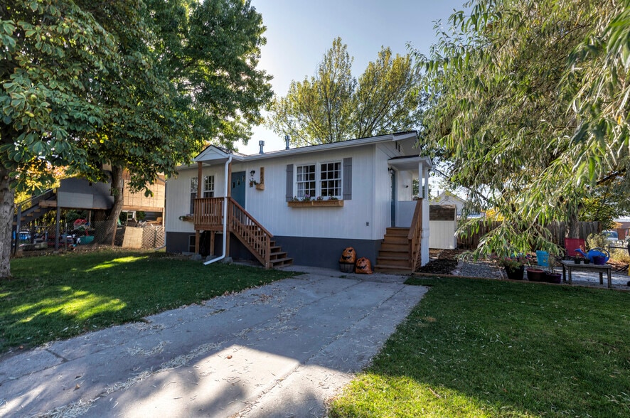 Building Photo - 1847 W Sussex Ave