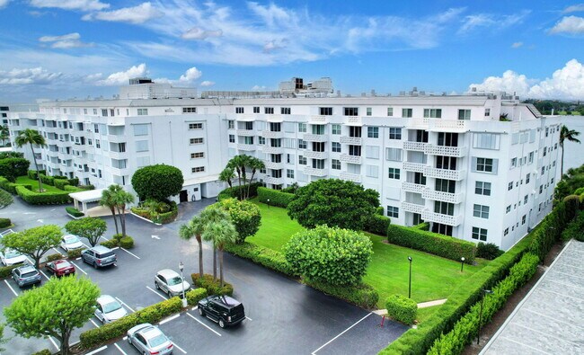 Building Photo - 2840 S Ocean Blvd